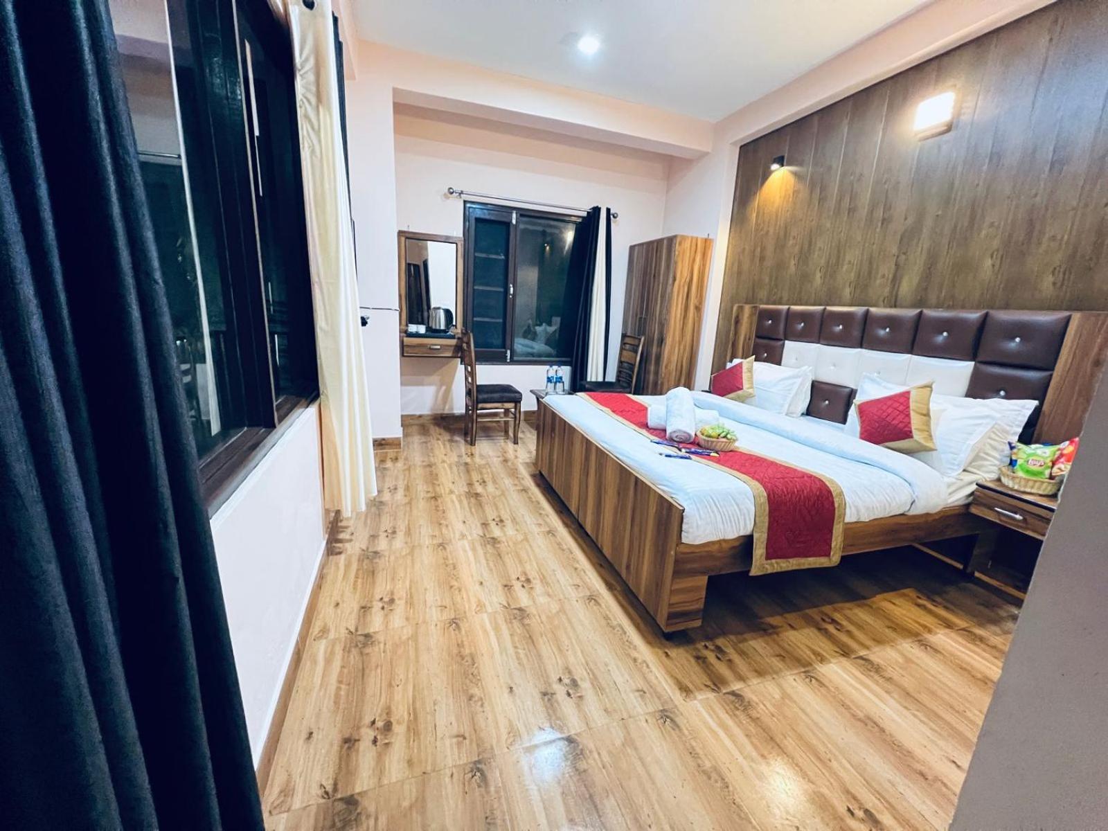 Hotel The Canadian With Jungle View, Near Dalhousie Bus Stand Banikhet Exterior photo