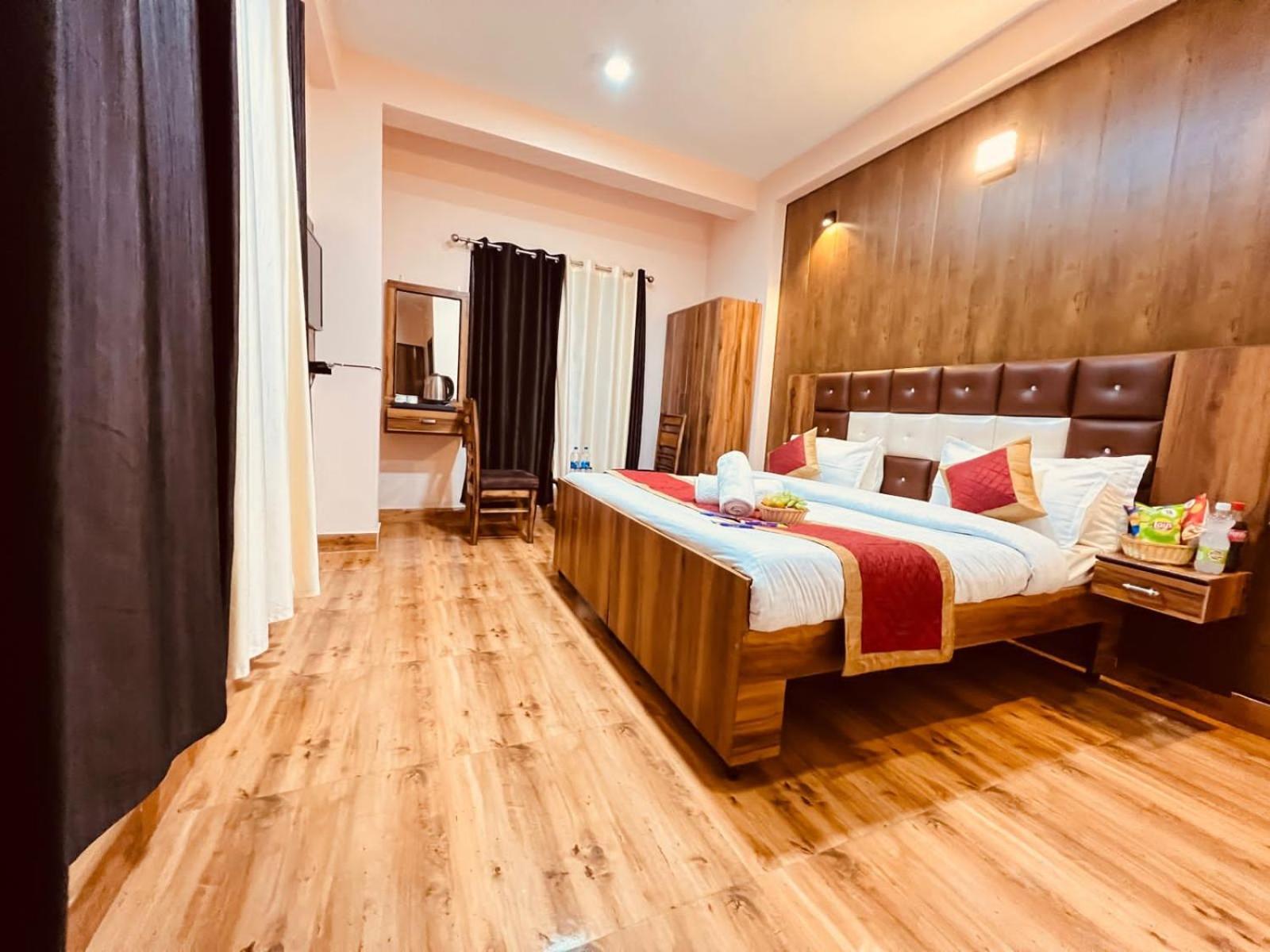 Hotel The Canadian With Jungle View, Near Dalhousie Bus Stand Banikhet Exterior photo